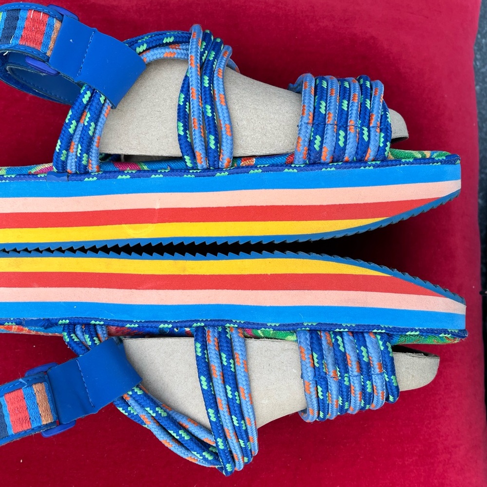 Farm Rio Blue Macaw Rainbow Strappy Platform Sandal Tropical Size 10 - Picture 6 of 11